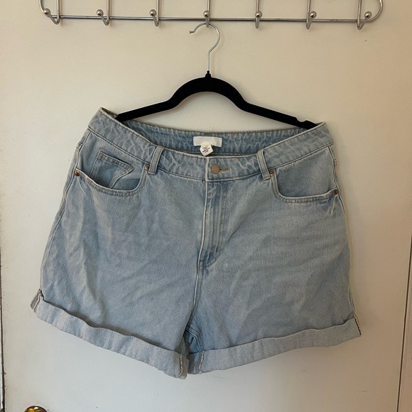 H&M Denim Mom Short - Picture 1 of 3